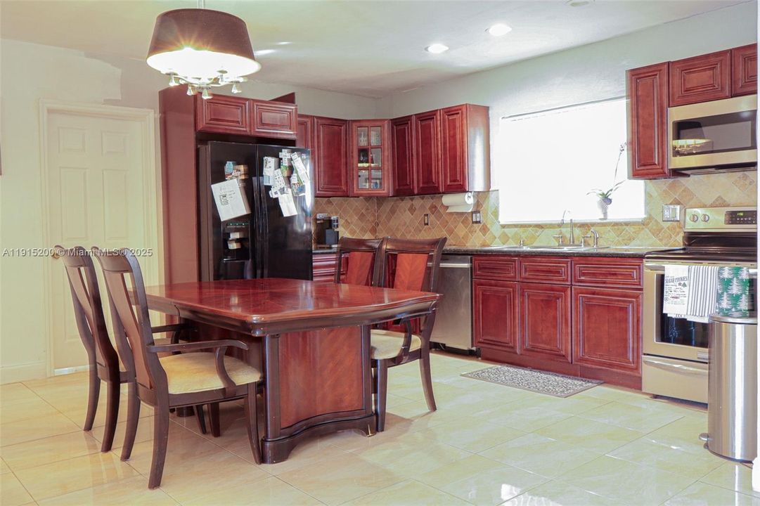 待售: $799,900 (4 贝兹, 3 浴室, 2166 平方英尺)