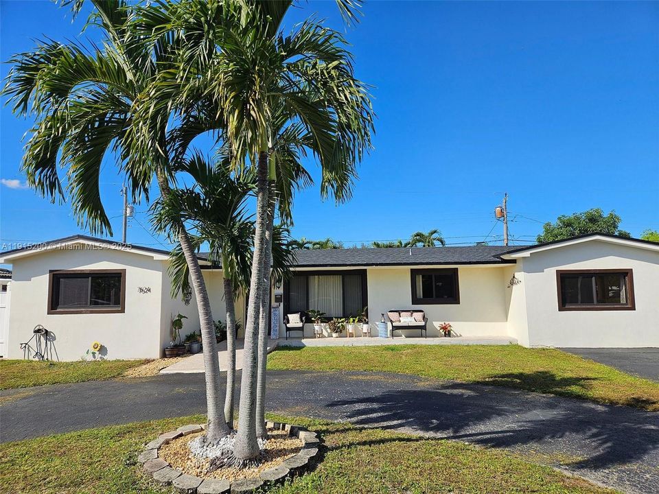 待售: $799,900 (4 贝兹, 3 浴室, 2166 平方英尺)