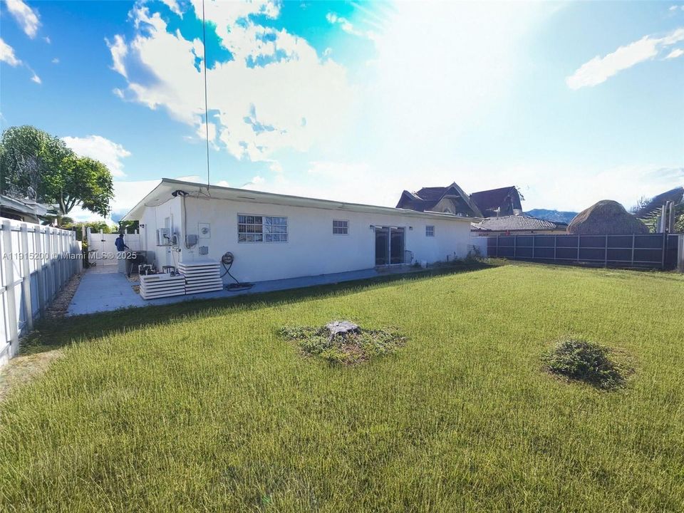 待售: $799,900 (4 贝兹, 3 浴室, 2166 平方英尺)