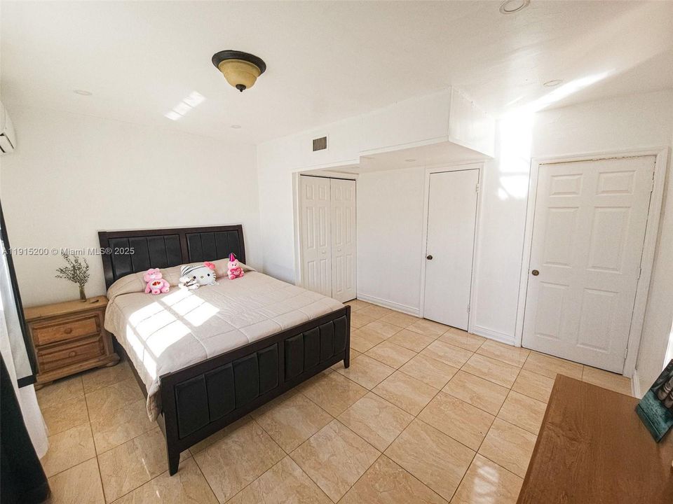 待售: $799,900 (4 贝兹, 3 浴室, 2166 平方英尺)