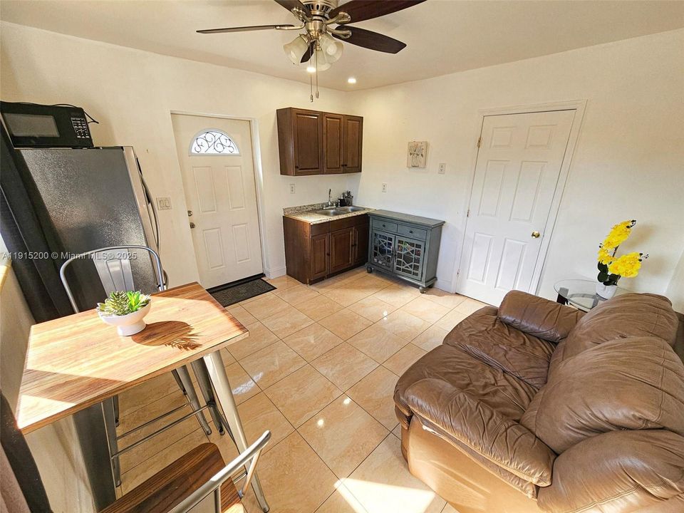 待售: $799,900 (4 贝兹, 3 浴室, 2166 平方英尺)