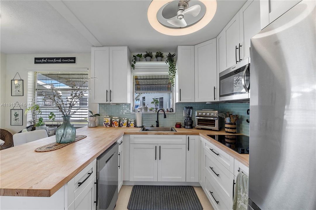 For Sale: $313,000 (2 beds, 1 baths, 1098 Square Feet)