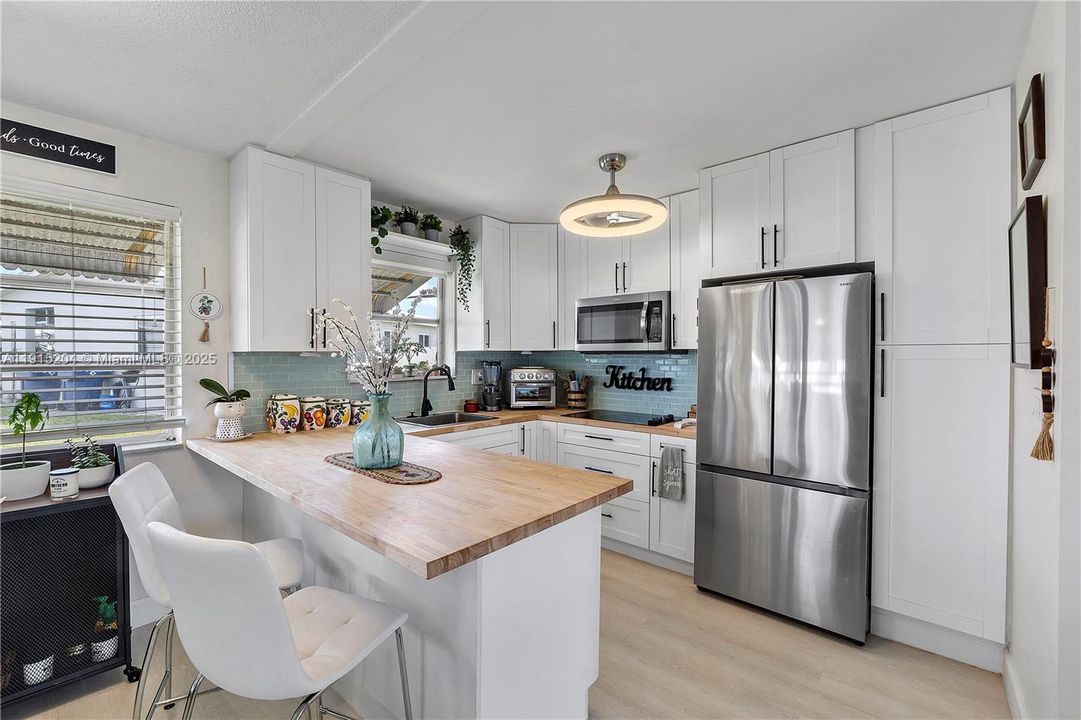 For Sale: $313,000 (2 beds, 1 baths, 1098 Square Feet)