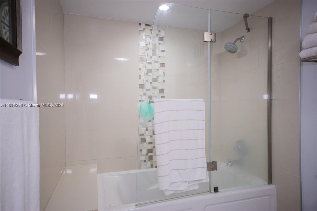 待售: $365,000 (2 贝兹, 2 浴室, 1235 平方英尺)