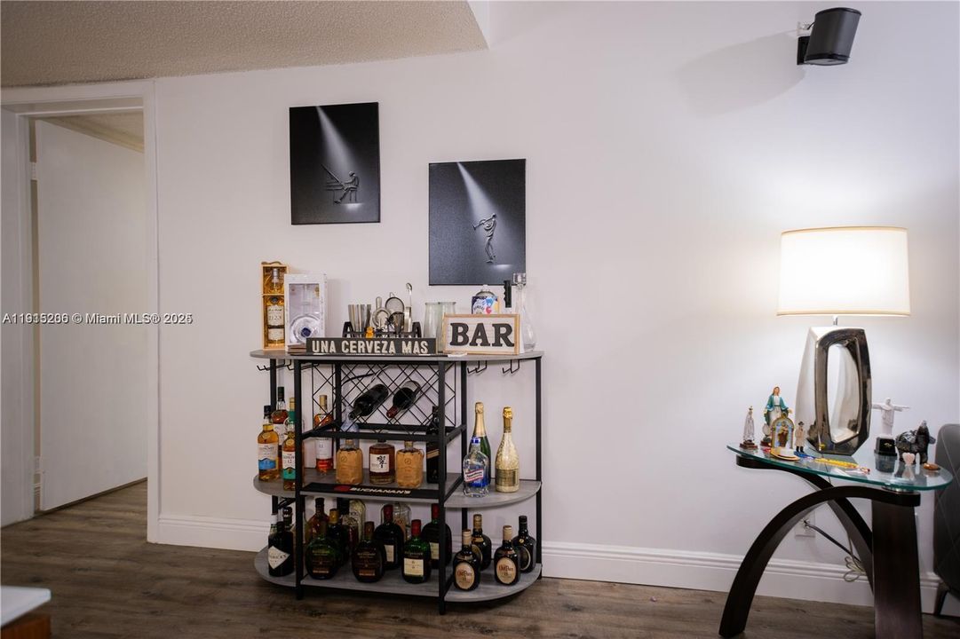 待售: $365,000 (2 贝兹, 2 浴室, 1235 平方英尺)