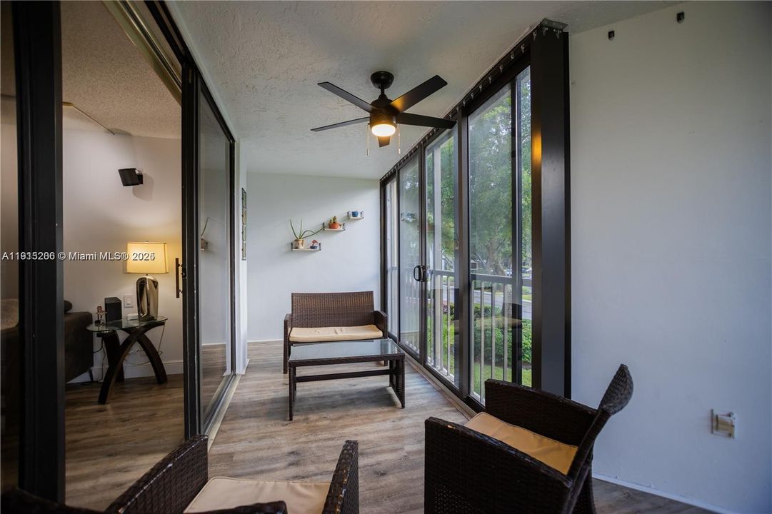 待售: $365,000 (2 贝兹, 2 浴室, 1235 平方英尺)