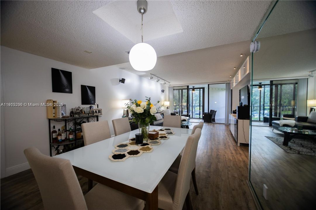 待售: $365,000 (2 贝兹, 2 浴室, 1235 平方英尺)