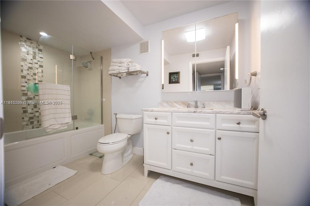 待售: $365,000 (2 贝兹, 2 浴室, 1235 平方英尺)