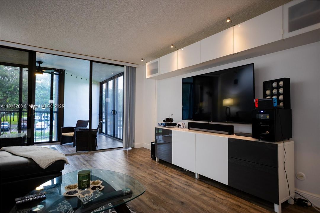 待售: $365,000 (2 贝兹, 2 浴室, 1235 平方英尺)