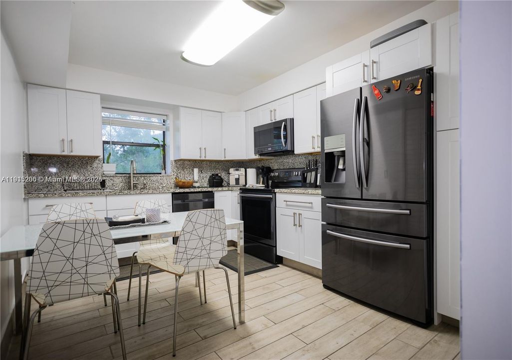 待售: $365,000 (2 贝兹, 2 浴室, 1235 平方英尺)