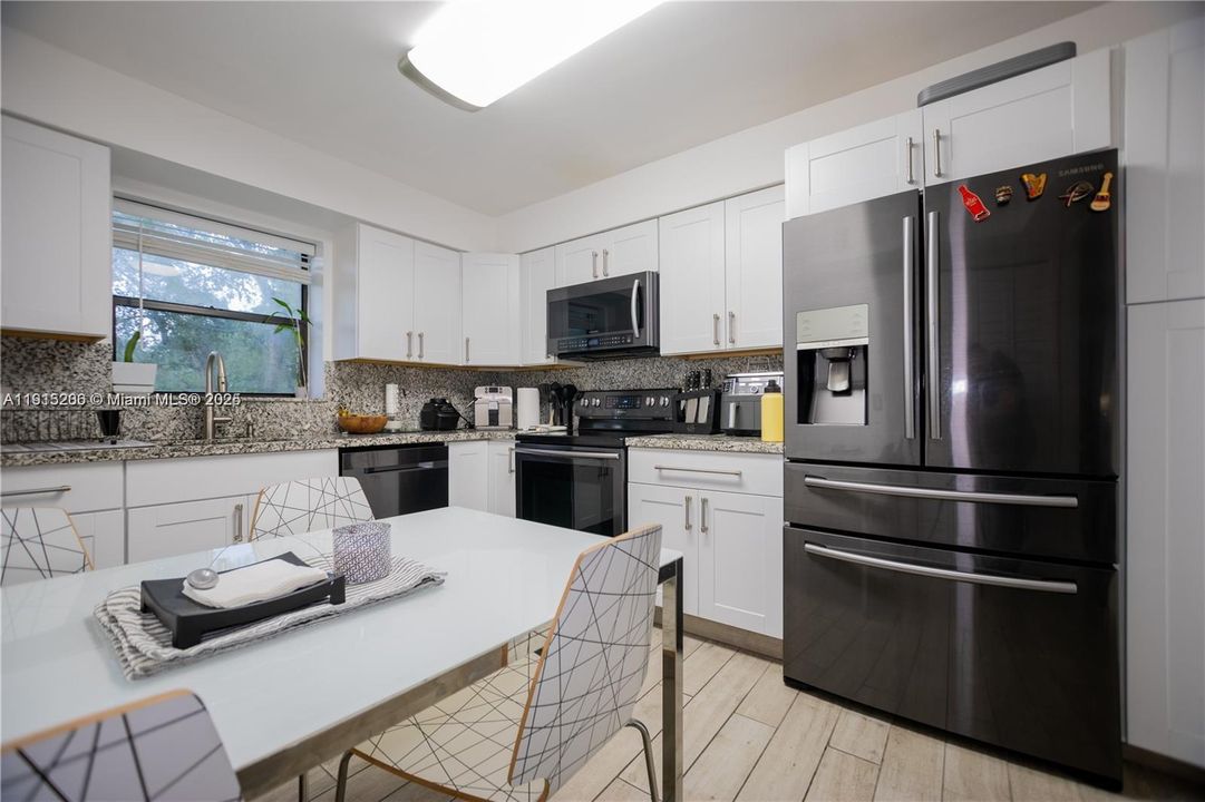 待售: $365,000 (2 贝兹, 2 浴室, 1235 平方英尺)