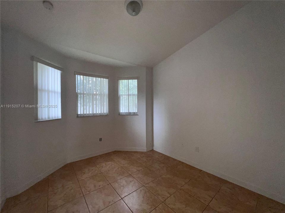 Active With Contract: $1,700 (3 beds, 2 baths, 1076 Square Feet)