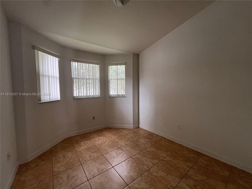 Active With Contract: $1,700 (3 beds, 2 baths, 1076 Square Feet)