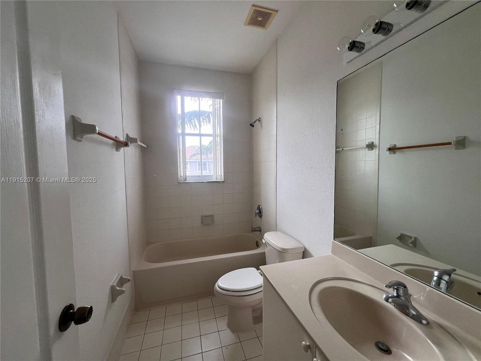 Active With Contract: $1,700 (3 beds, 2 baths, 1076 Square Feet)