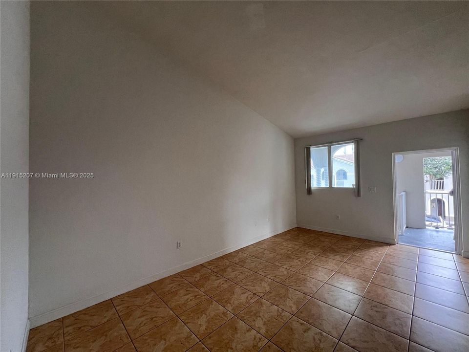 Active With Contract: $1,700 (3 beds, 2 baths, 1076 Square Feet)