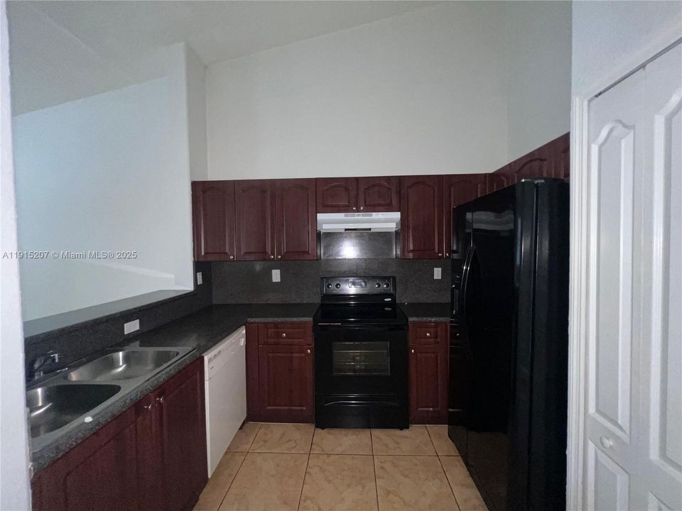 Active With Contract: $1,700 (3 beds, 2 baths, 1076 Square Feet)