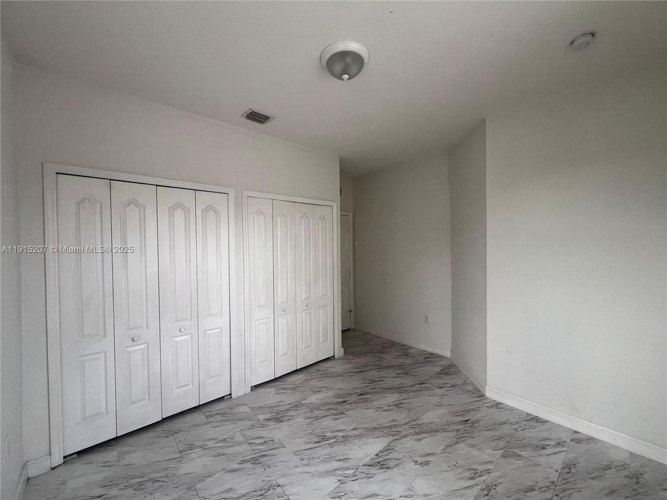 Active With Contract: $1,700 (3 beds, 2 baths, 1076 Square Feet)