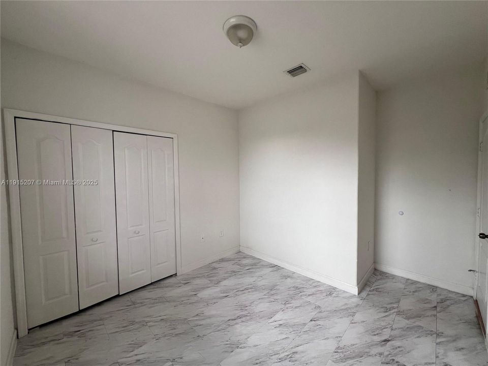 Active With Contract: $1,700 (3 beds, 2 baths, 1076 Square Feet)
