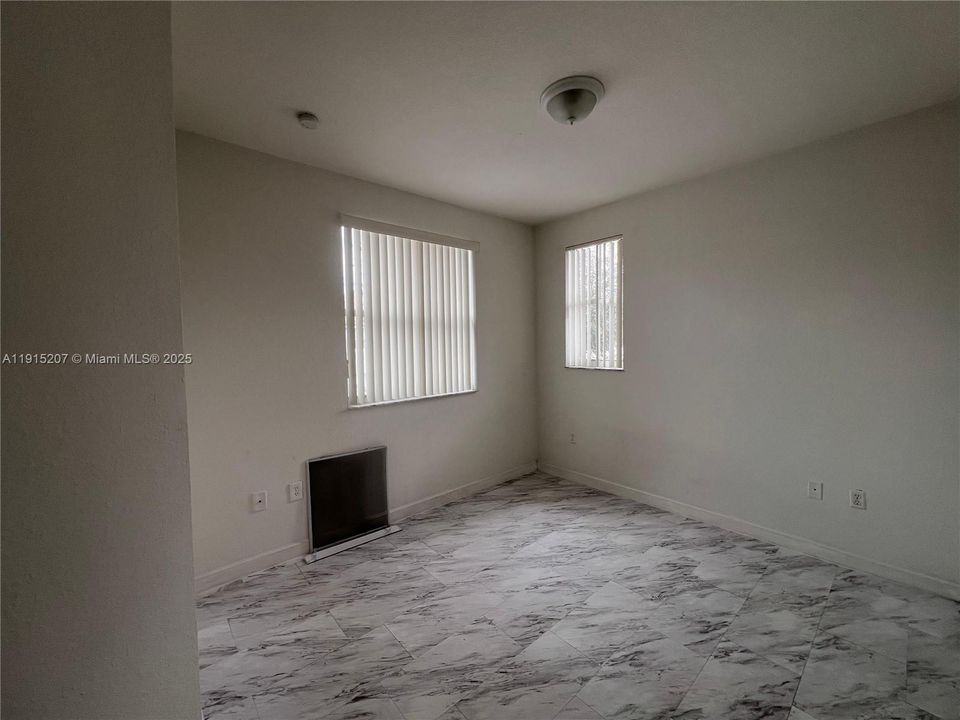 Active With Contract: $1,700 (3 beds, 2 baths, 1076 Square Feet)