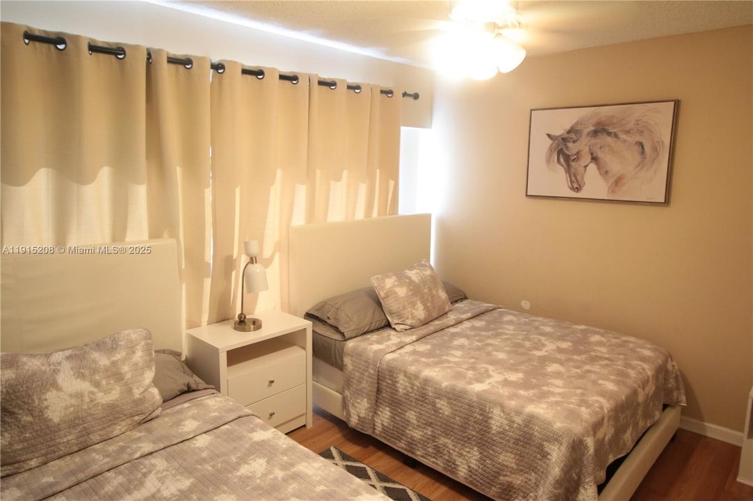 Active With Contract: $350,000 (2 beds, 2 baths, 1432 Square Feet)