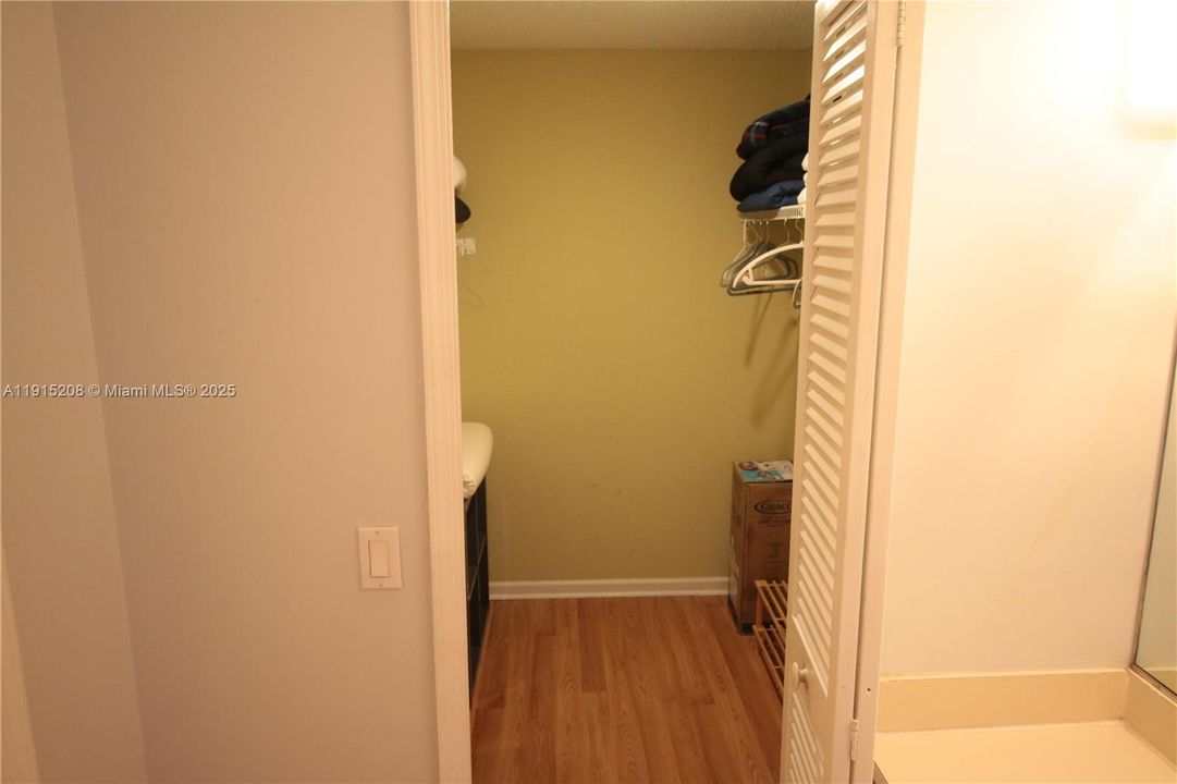 Active With Contract: $350,000 (2 beds, 2 baths, 1432 Square Feet)