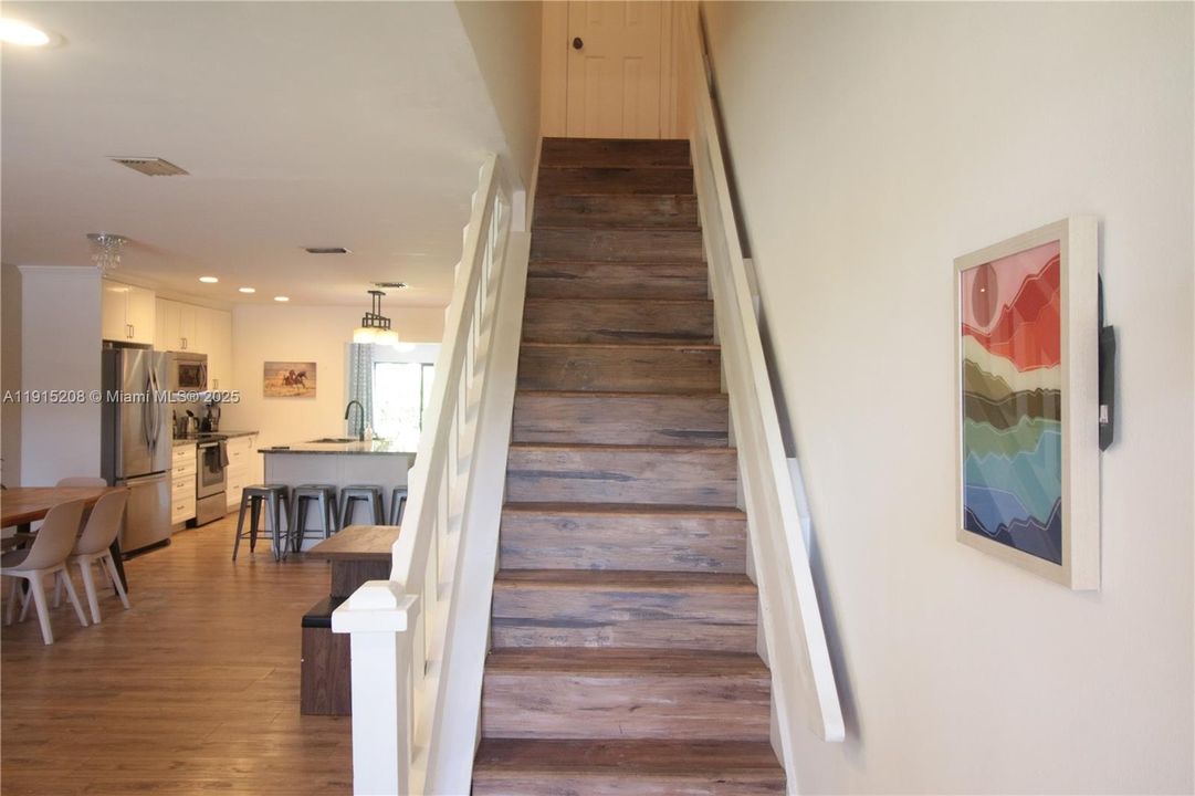 Active With Contract: $350,000 (2 beds, 2 baths, 1432 Square Feet)