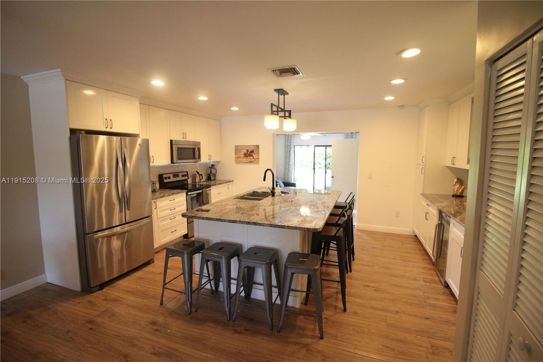 Active With Contract: $350,000 (2 beds, 2 baths, 1432 Square Feet)