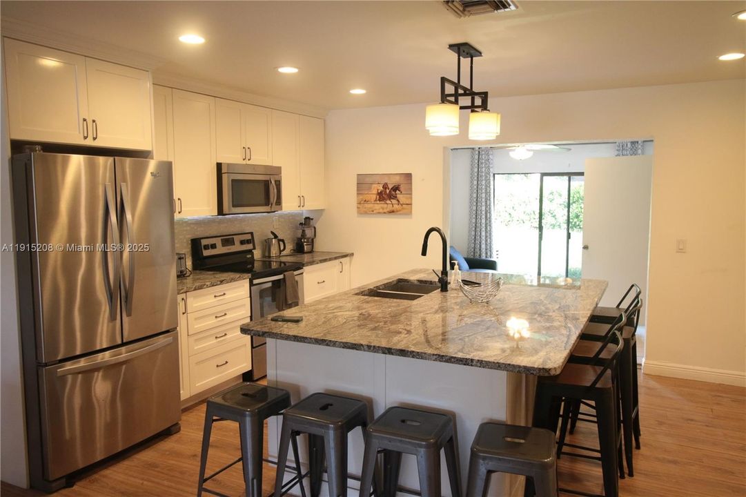 Active With Contract: $350,000 (2 beds, 2 baths, 1432 Square Feet)