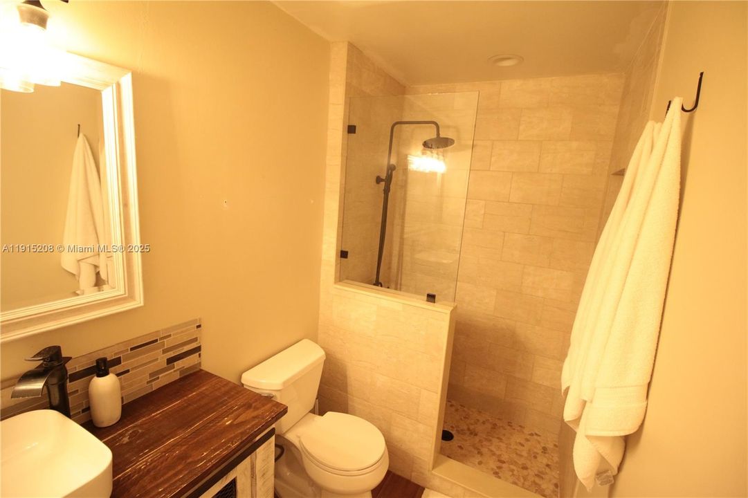 Active With Contract: $350,000 (2 beds, 2 baths, 1432 Square Feet)