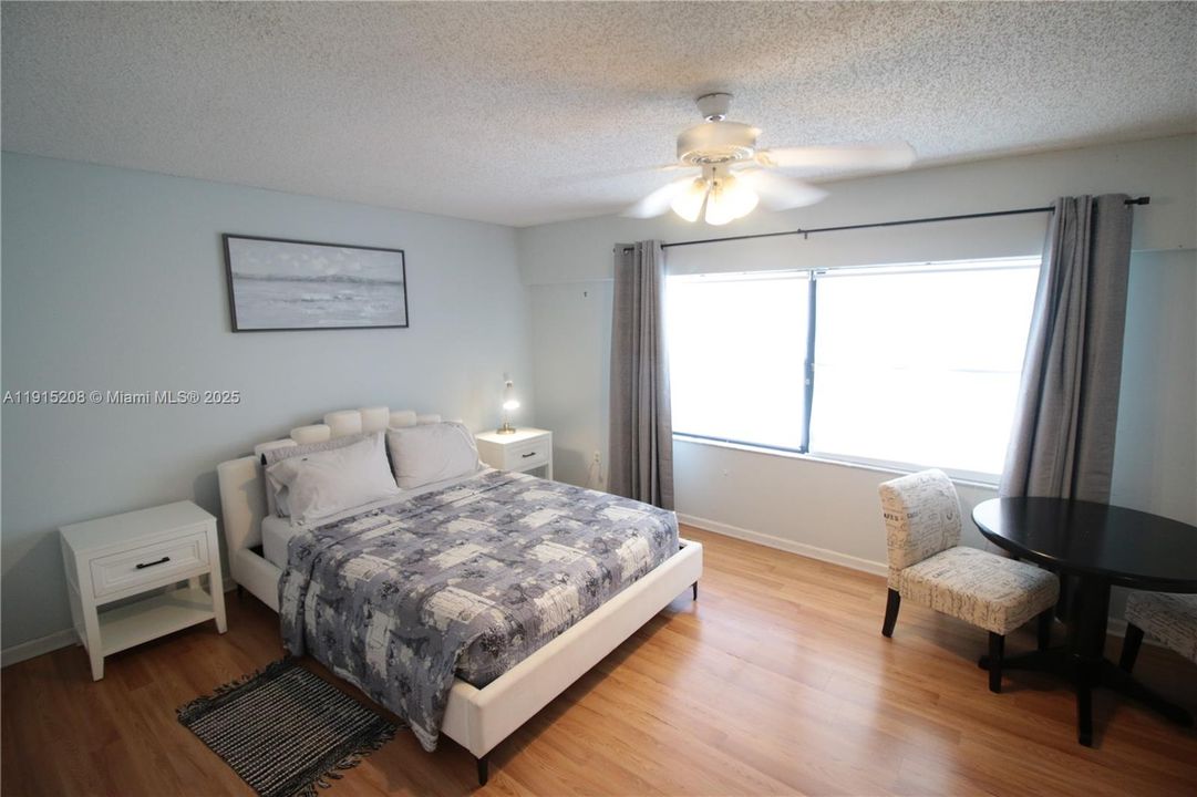 Active With Contract: $350,000 (2 beds, 2 baths, 1432 Square Feet)