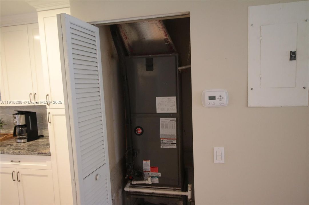 Active With Contract: $350,000 (2 beds, 2 baths, 1432 Square Feet)