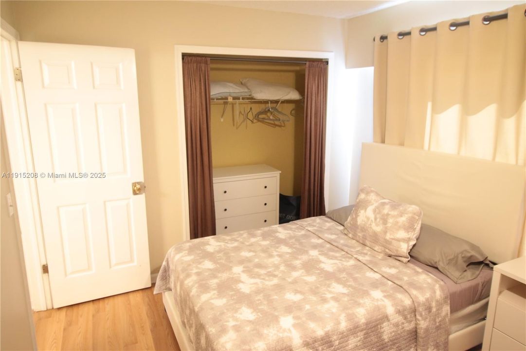 Active With Contract: $350,000 (2 beds, 2 baths, 1432 Square Feet)