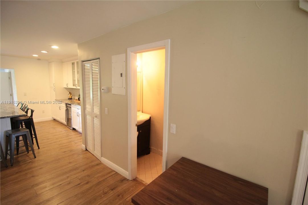 Active With Contract: $350,000 (2 beds, 2 baths, 1432 Square Feet)