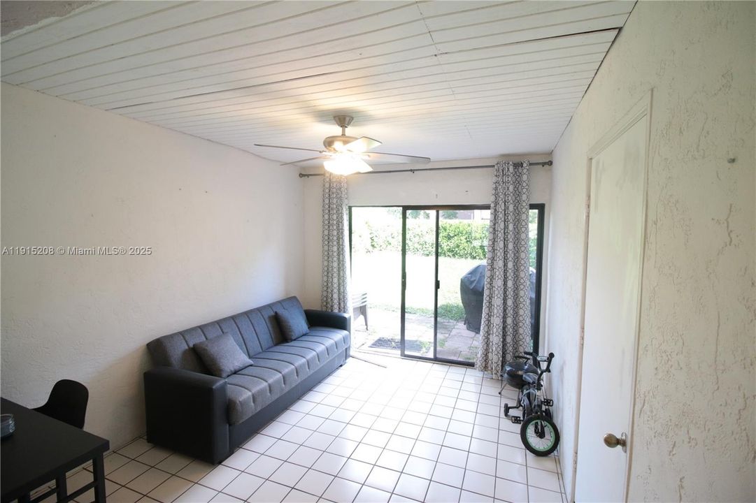 Active With Contract: $350,000 (2 beds, 2 baths, 1432 Square Feet)