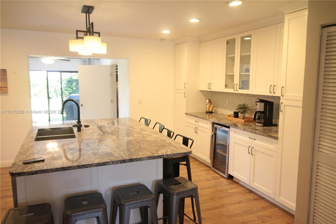 Active With Contract: $350,000 (2 beds, 2 baths, 1432 Square Feet)