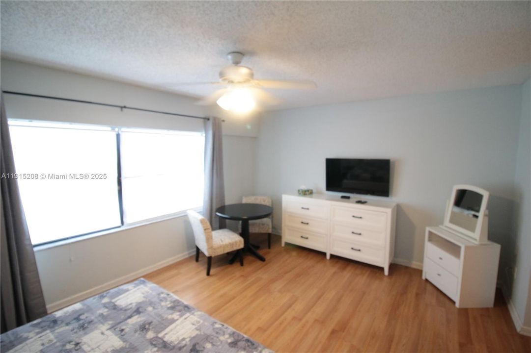 Active With Contract: $350,000 (2 beds, 2 baths, 1432 Square Feet)