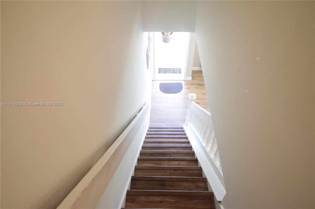 Active With Contract: $350,000 (2 beds, 2 baths, 1432 Square Feet)