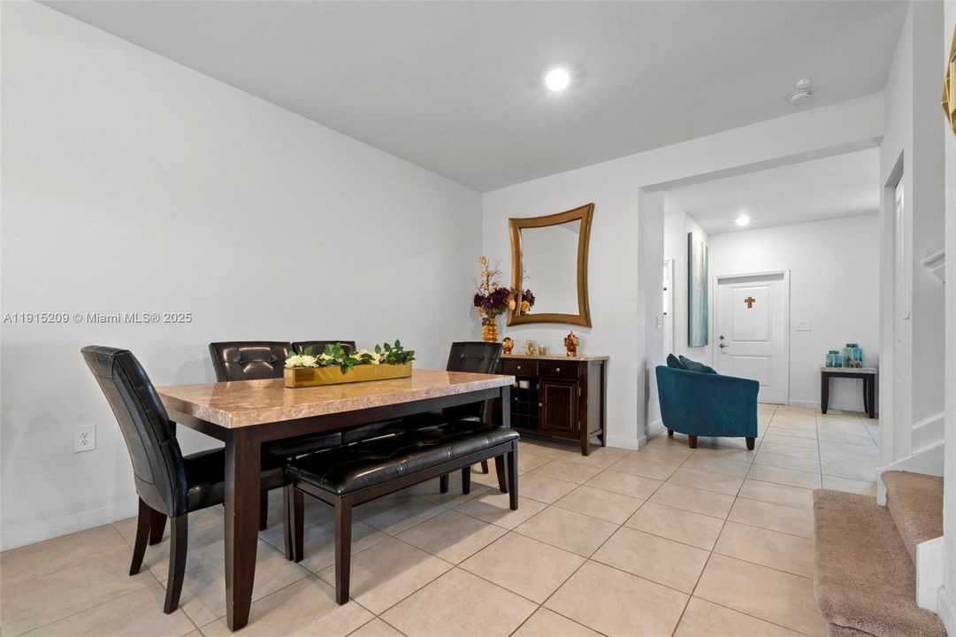 En Venta: $449,000 (3 camas, 2 baños, 1483 Pies cuadrados)