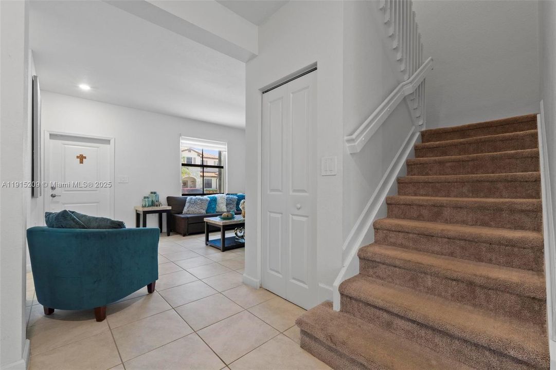 En Venta: $449,000 (3 camas, 2 baños, 1483 Pies cuadrados)