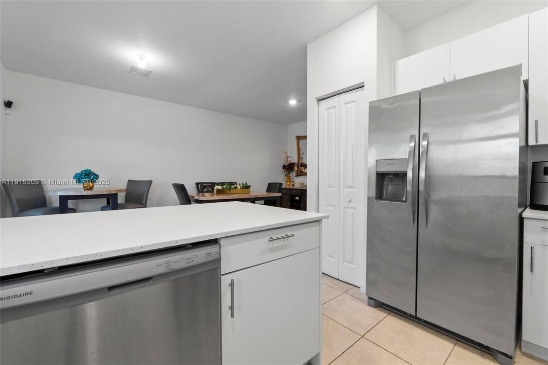 En Venta: $449,000 (3 camas, 2 baños, 1483 Pies cuadrados)