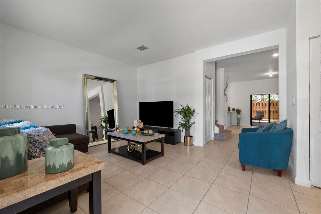 En Venta: $449,000 (3 camas, 2 baños, 1483 Pies cuadrados)