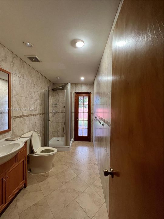 Под контрактом: $3,600 (3 спален, 2 ванн, 1956 Квадратных фут)