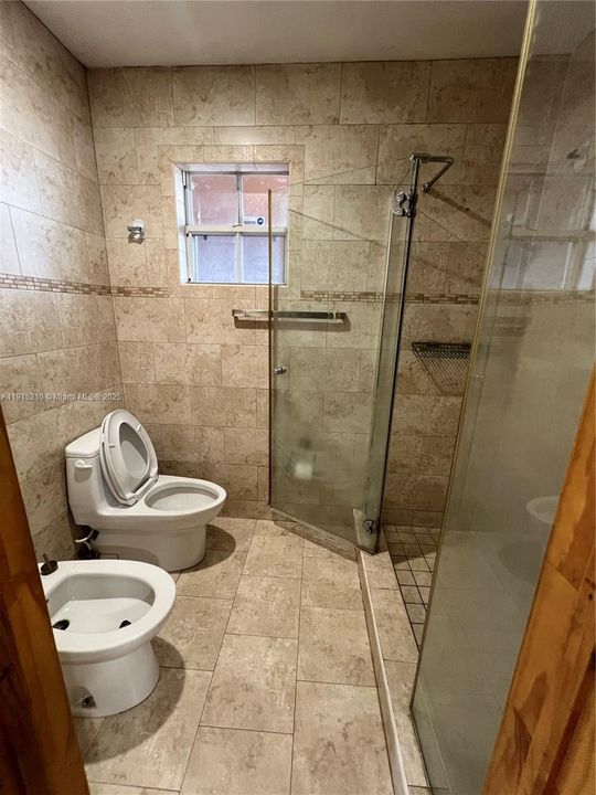 Под контрактом: $3,600 (3 спален, 2 ванн, 1956 Квадратных фут)