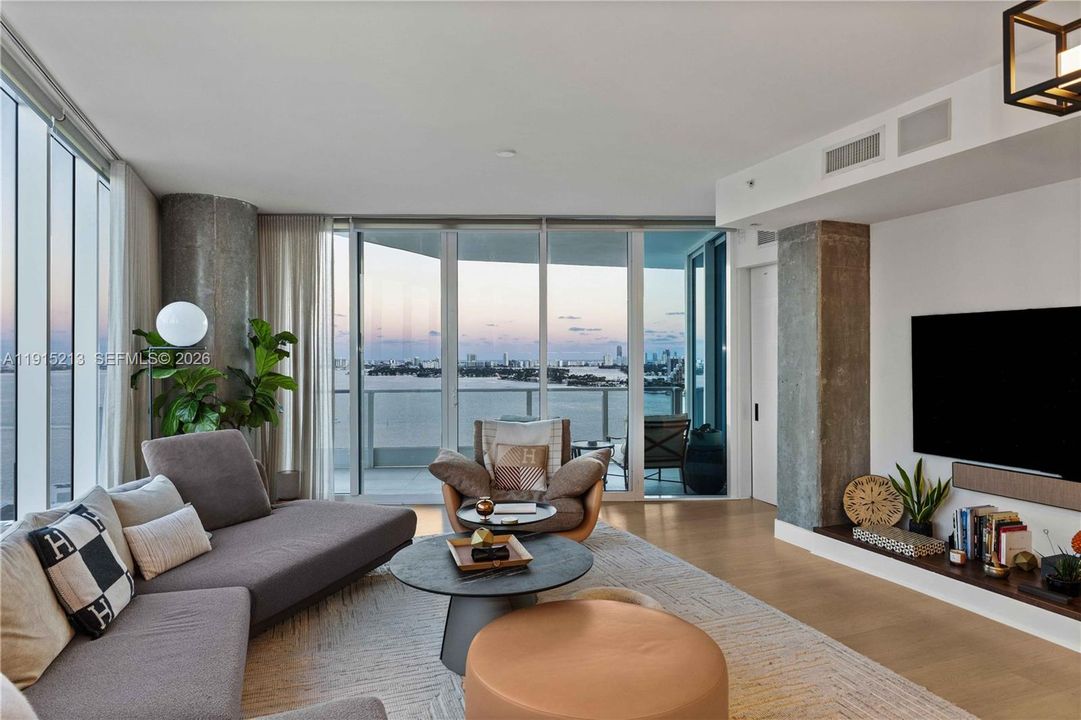 For Sale: $1,650,000 (2 beds, 2 baths, 1588 Square Feet)