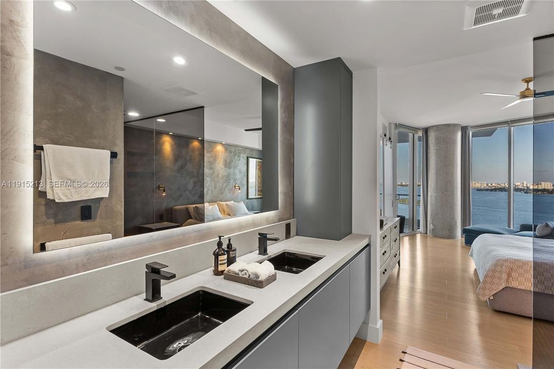 For Sale: $1,650,000 (2 beds, 2 baths, 1588 Square Feet)