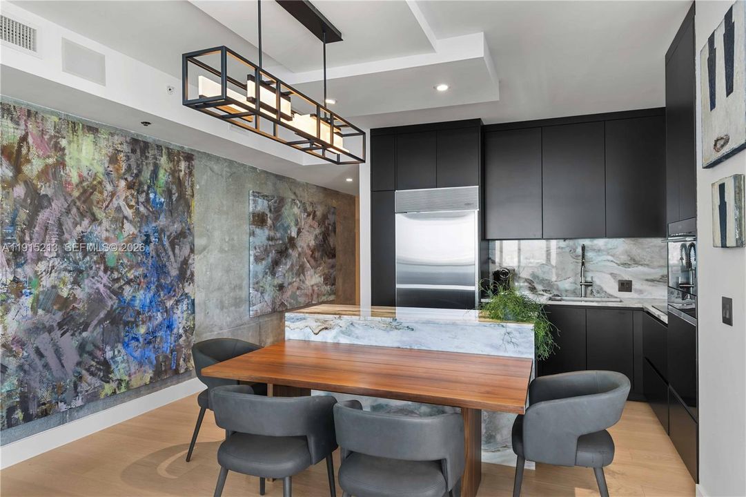 For Sale: $1,650,000 (2 beds, 2 baths, 1588 Square Feet)