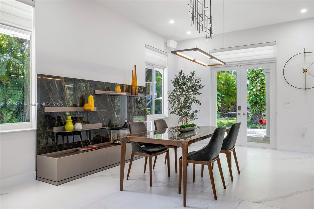 En Renta: $35,000 (7 camas, 7 baños, 6318 Pies cuadrados)