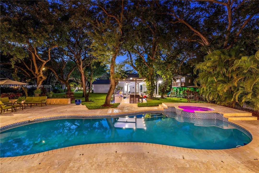 En Renta: $35,000 (7 camas, 7 baños, 6318 Pies cuadrados)