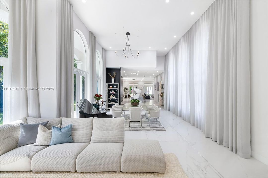 En Renta: $35,000 (7 camas, 7 baños, 6318 Pies cuadrados)