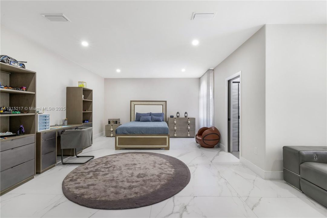 En Renta: $35,000 (7 camas, 7 baños, 6318 Pies cuadrados)